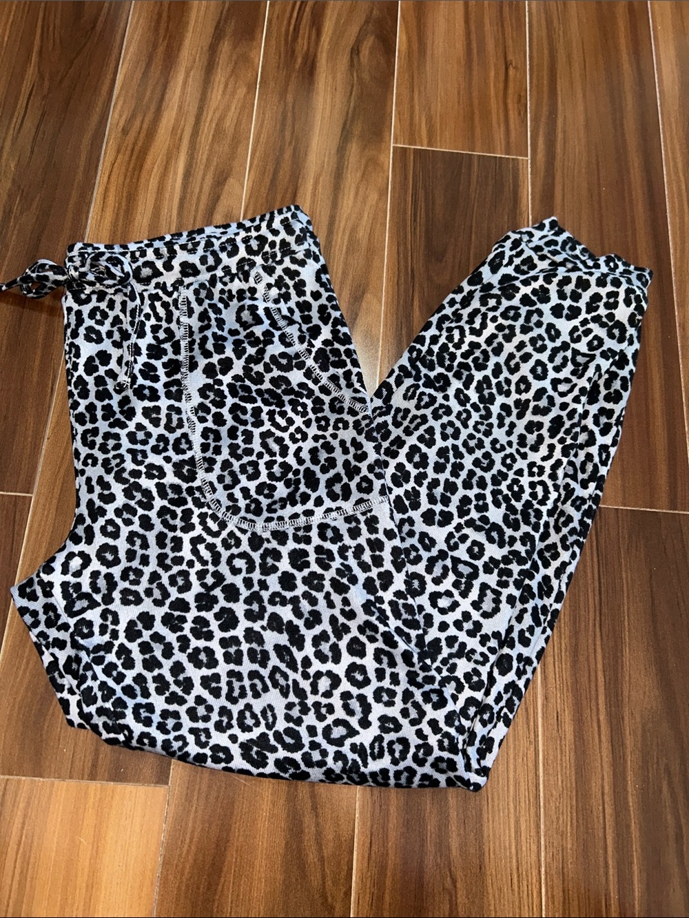 Medium Juicy by juicy couture stretchy knit joggers animal print with pockets